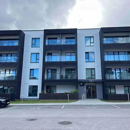 Apartment Haki